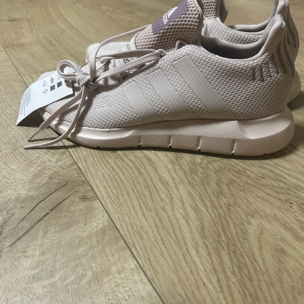 Adidas Swift Run 1.0